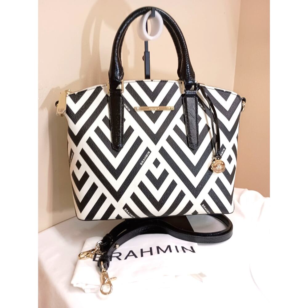 BRAHMIN BLACK WHITE GEOMETRIC MED DUX